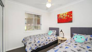 5 bedrooms, iron/ironing board, free WiFi, bed sheets
