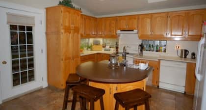 Home on Edinburgh with 4 Bedrooms and 3 full Bathrooms