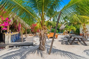 Outdoor dining - Pool Villa*Jacuzzi*FREE Utilities*3min/Palm Beach (Noord)