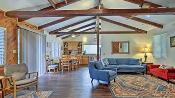 TV, fireplace, DVD player, books
