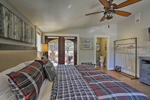 2 bedrooms, Internet, bed sheets - Home w/ Jacuzzi: 10 Mi to NAU & Flagstaff! (Flagstaff)