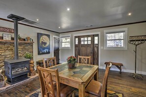 Dining - Home w/ Jacuzzi: 10 Mi to NAU & Flagstaff! (Flagstaff)