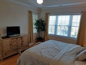 3 bedrooms, WiFi - Ocean Keyes Lakeview Condo 2 blocks from Beach! (North Myrtle Beach)