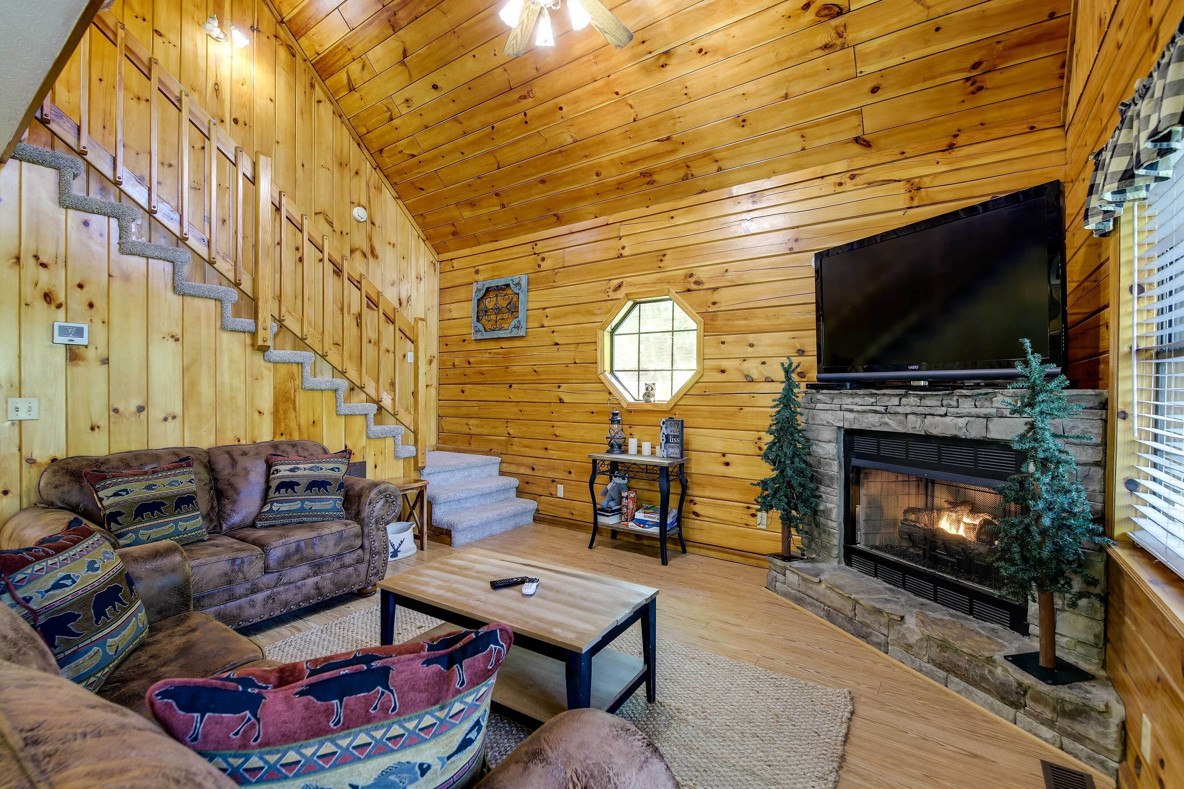 Sevierville Cabin w\/ Hot Tub, Views & Pool Access!