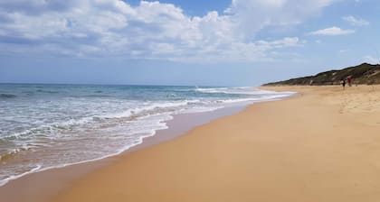 90 Mile Beach House- Walk to the beach