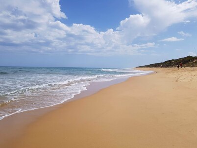 90 Mile Beach House- Walk to the beach