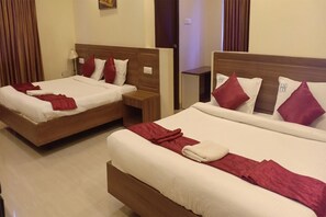 Premium bedding, minibar, desk, iron/ironing board - Hotel Sonas (Tiruchirappalli)