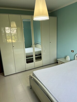 2 Schlafzimmer, Bügeleisen/Bügelbrett, Bettwäsche