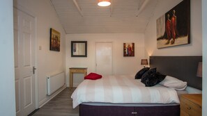 3 Schlafzimmer, Bügeleisen/Bügelbrett, Reisekinderbett, WLAN
