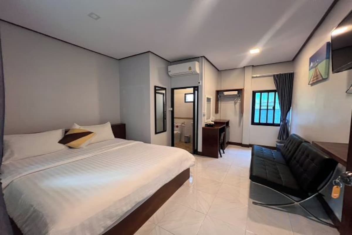 Iron/ironing board (on request), rollaway beds (surcharge), WiFi (free)