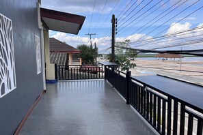 Quarto superior, sacada, vista para o lago | Vista do quarto