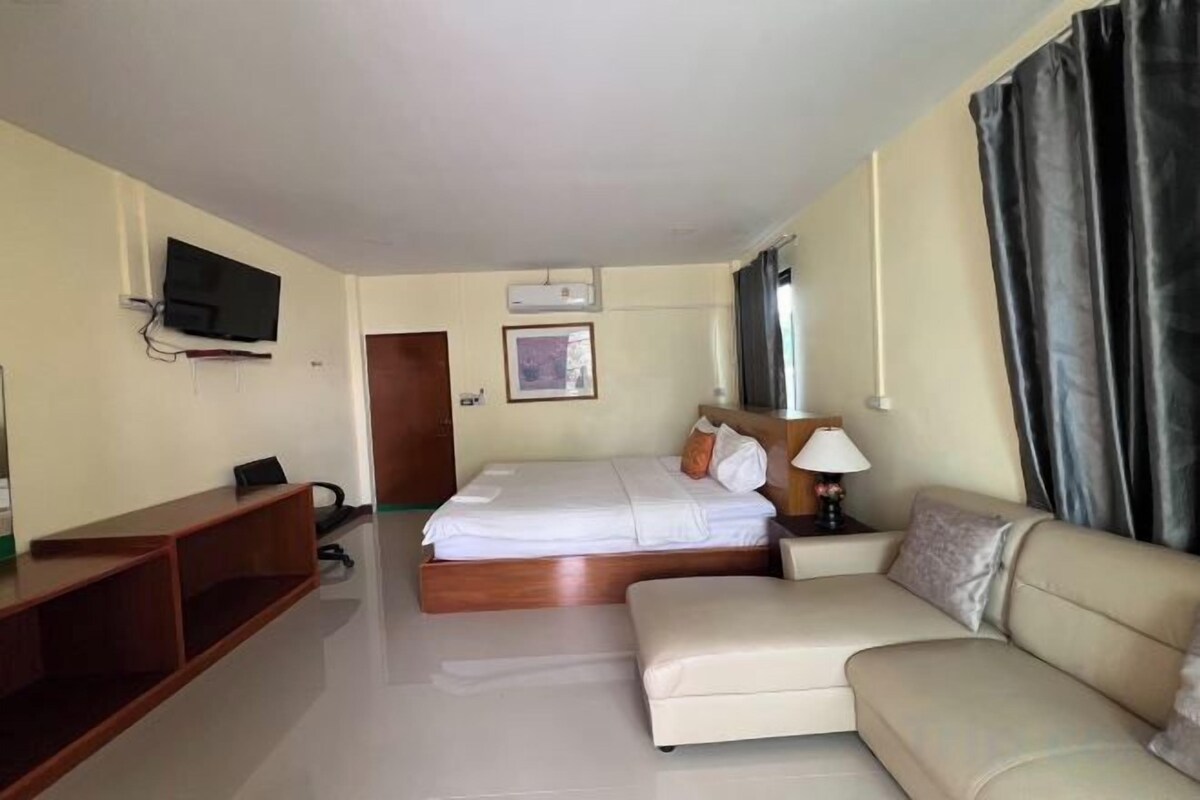 Iron/ironing board (on request), rollaway beds (surcharge), WiFi (free)