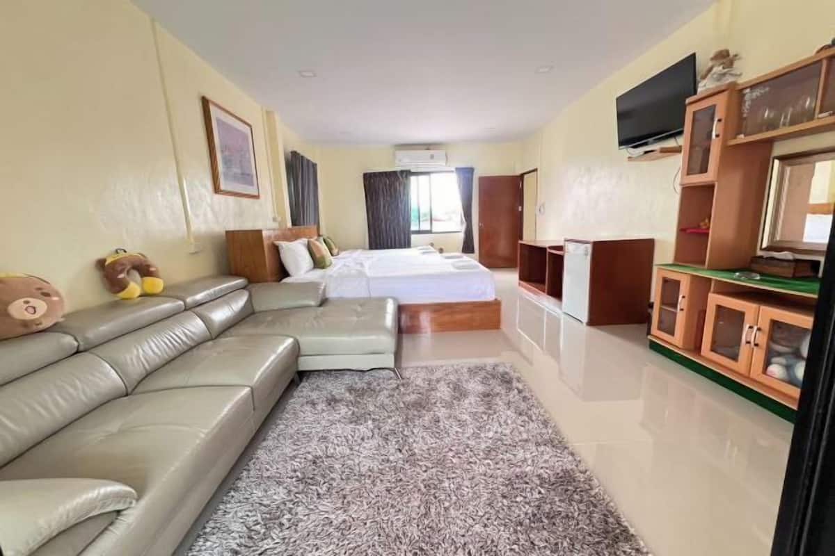 Iron/ironing board (on request), rollaway beds, free WiFi, bed sheets