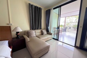 Superior Room, Balcony, Lake View - Lan Bua Resort (Khuan Khanun)