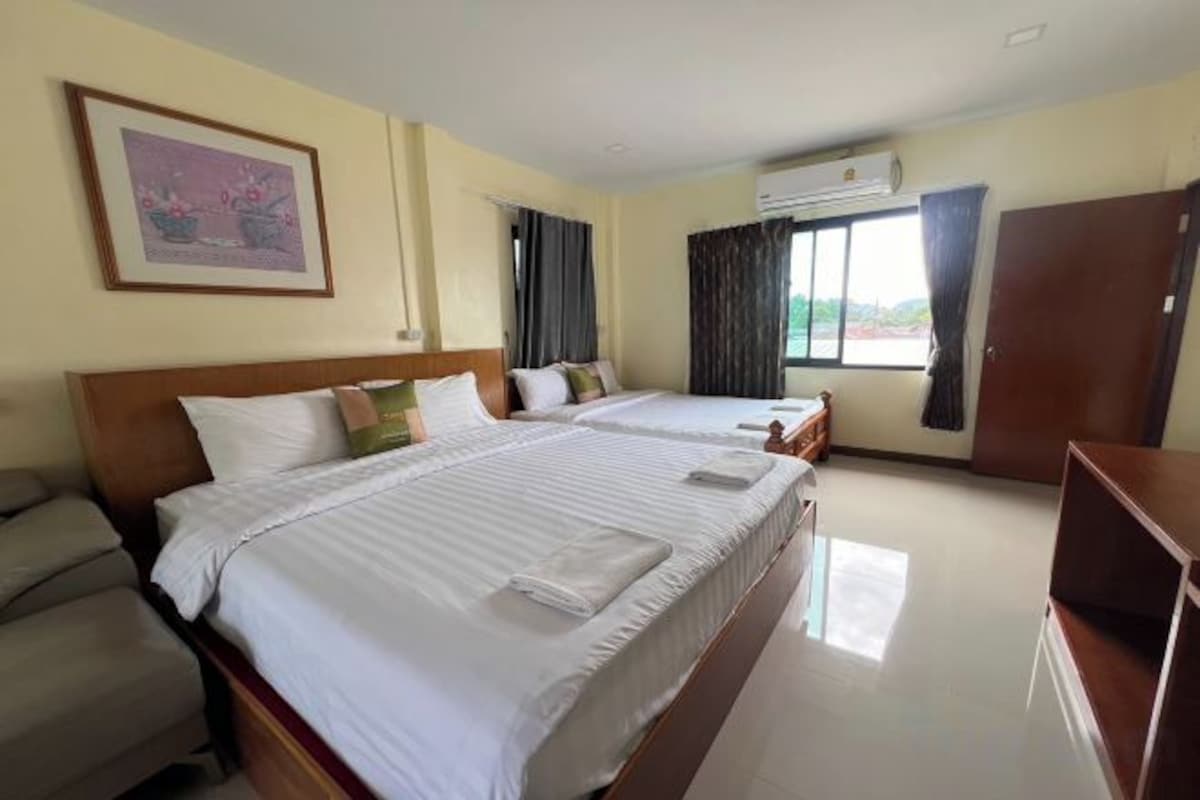 Iron/ironing board (on request), rollaway beds (surcharge), WiFi (free)