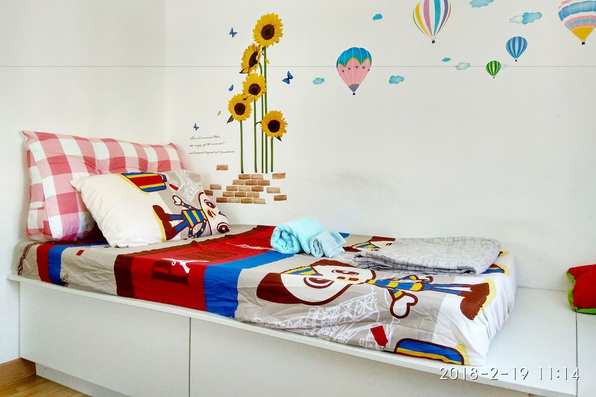 Apartment, 2 Bedrooms | 2 bedrooms, desk, iron/ironing board, WiFi (free)