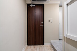 1 habitación, decoración personalizada y muebles diferentes 