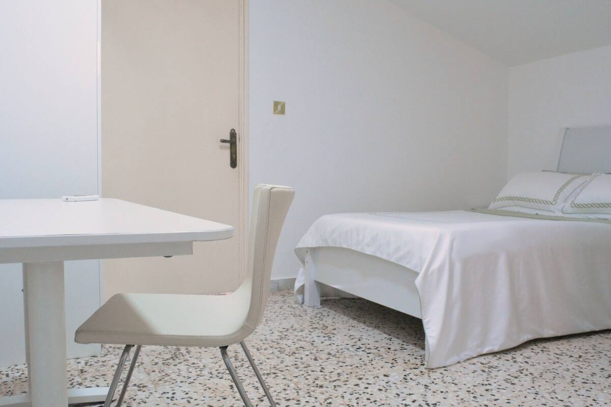 Chambre Simple Standard, salle de bains attenante | Rideaux occultants, Wi-Fi gratuit