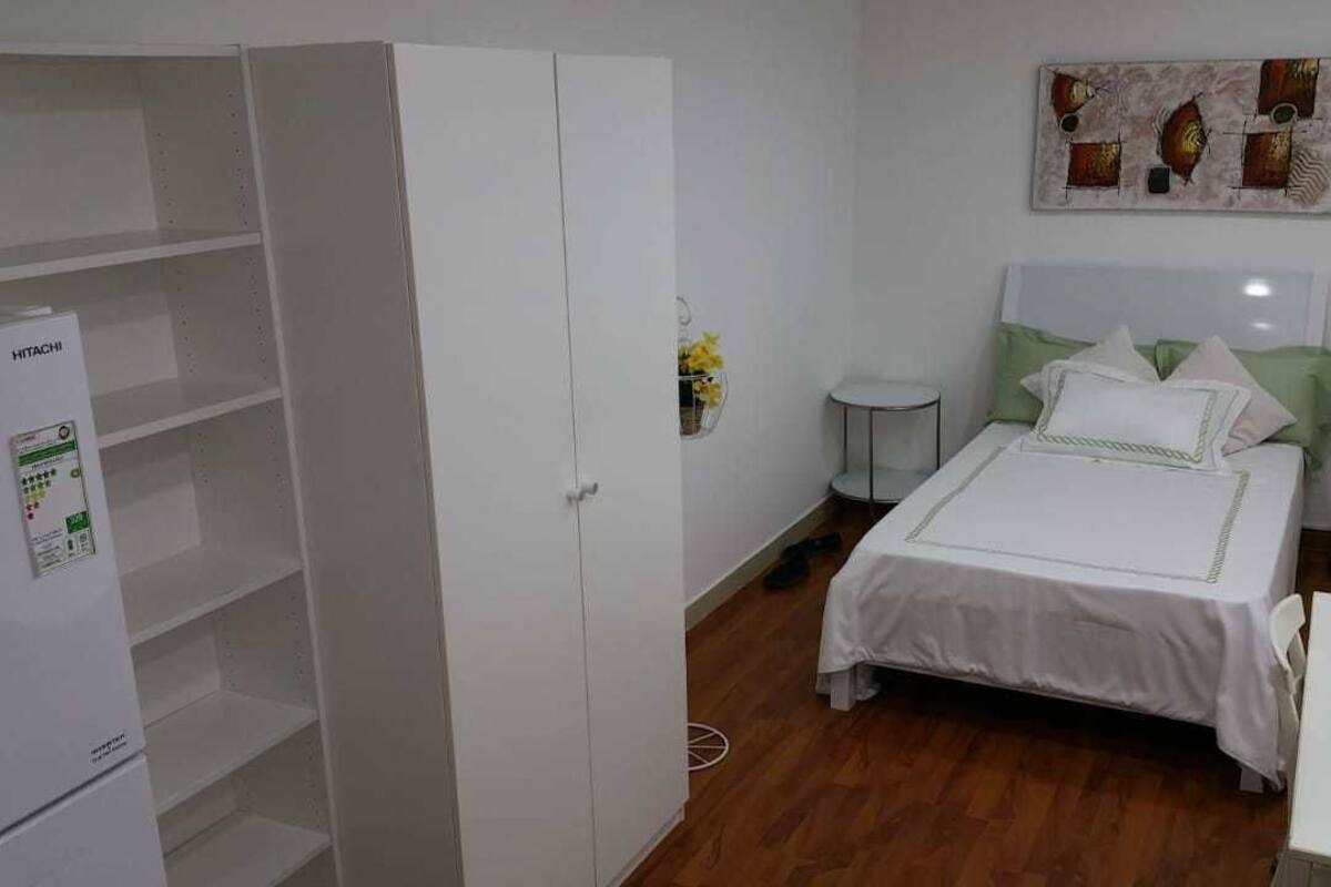 Chambre Simple Confort, salle de bains commune | Rideaux occultants, Wi-Fi gratuit