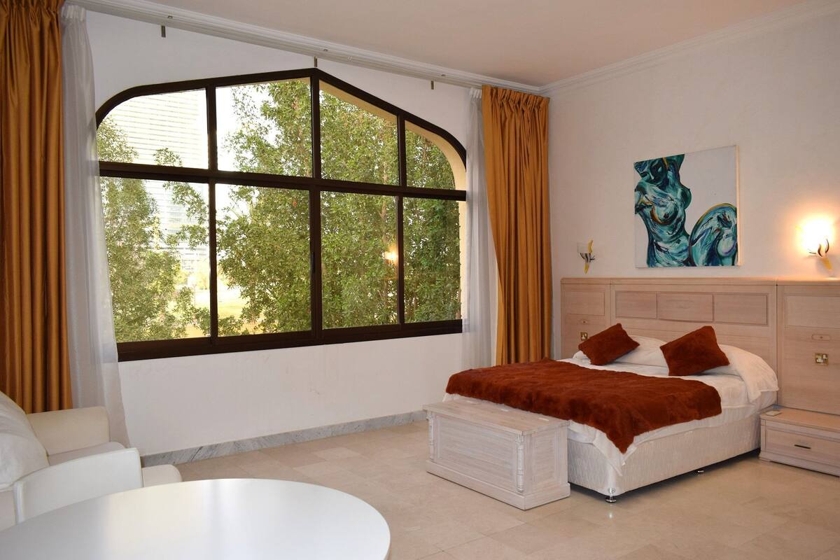 Suite Studio Luxe, 1 grand lit, bain à remous | Rideaux occultants, Wi-Fi gratuit