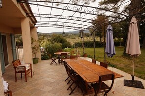Outdoor dining - CIRCUIT DU CASTELLET Villa rental with heated pool, 7km from the beach (Le Castellet)
