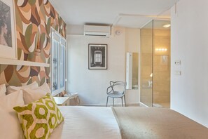 2 bedrooms, iron/ironing board, travel cot, free WiFi