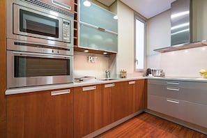 Private kitchen - Paseo de Gracia Suite Apartment in City Center (Barcelona)