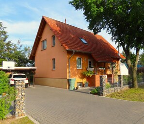 Unclassified image, 4 of 18, button