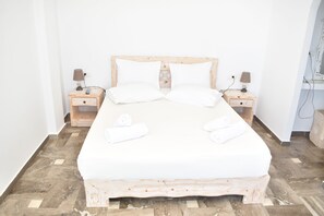 Superior Double Room | In-room safe, desk, laptop workspace, blackout drapes - The Cliff Reflections - Adults Only (Santorini)