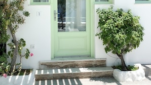 Superior Double Room | Terrace/patio - The Cliff Reflections - Adults Only (Santorini)