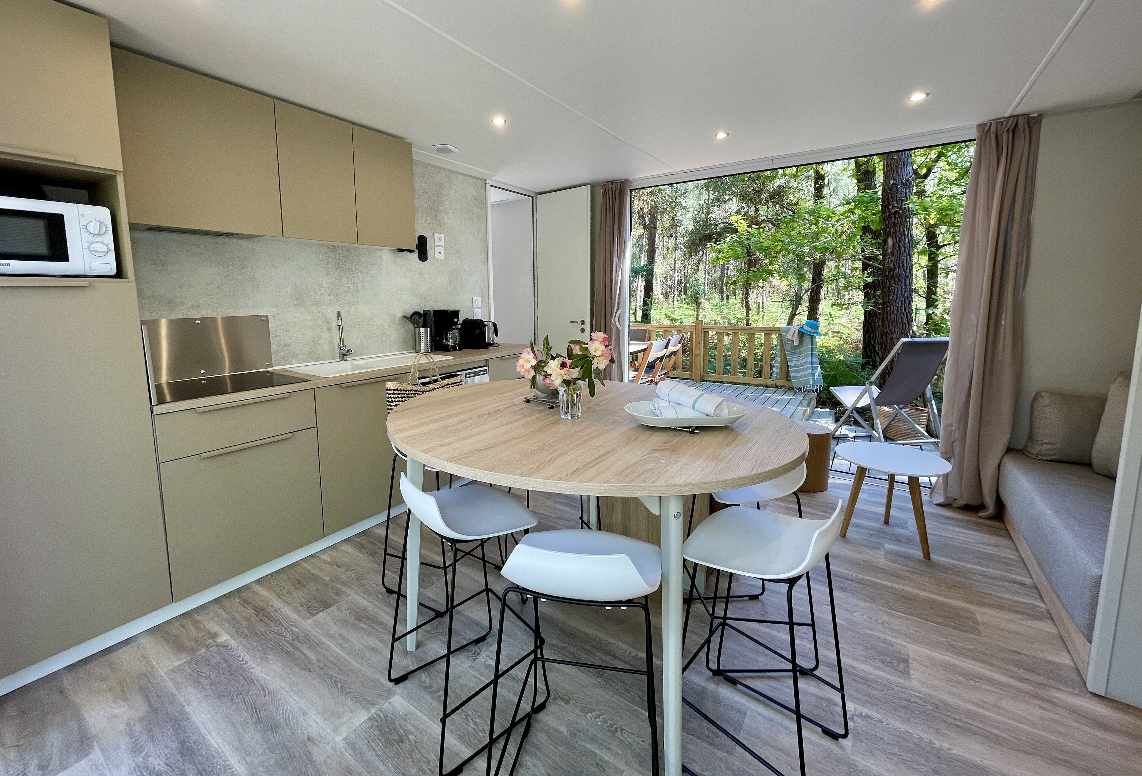 Luxury Cottage | Living area | 17-inch flat-screen TV with digital channels, TV