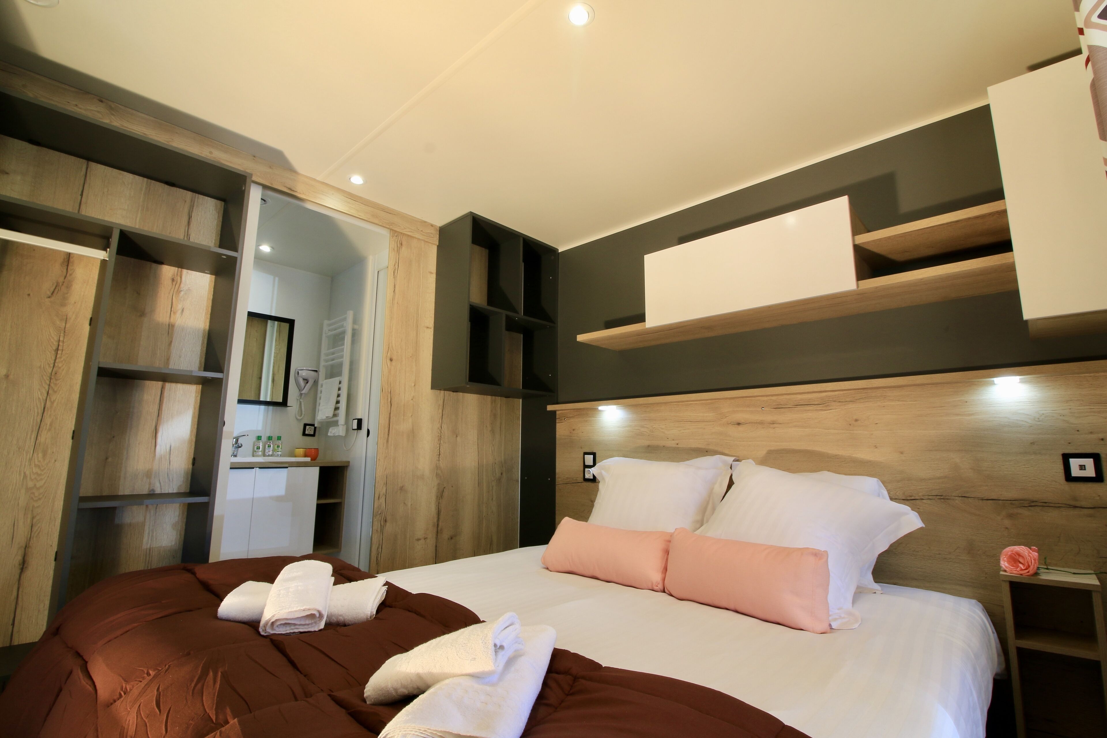 premium cottage | 3 bedrooms, individually decorated, individually furnished