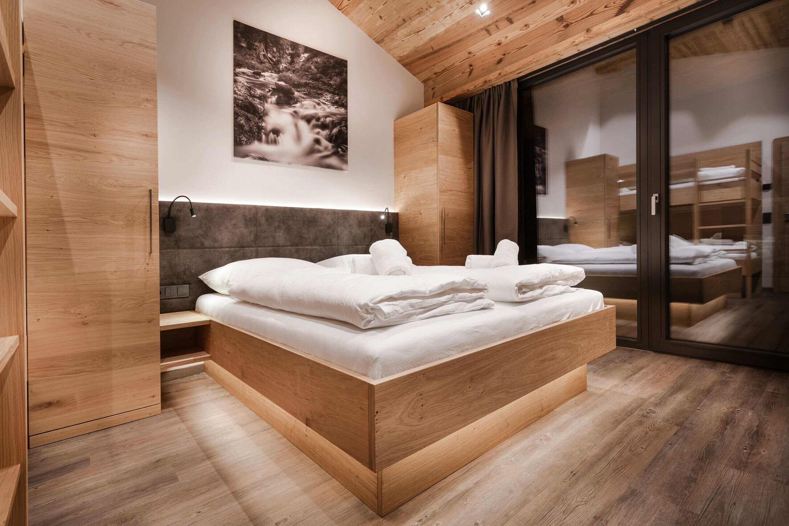 2 bedrooms, in-room safe, iron/ironing board, free WiFi