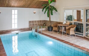 Indoor pool - Gorgeous home in Köpingsvik with sauna (Köpingsvik)