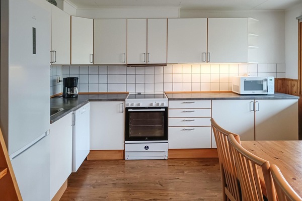 Fridge, stovetop, dishwasher, coffee/tea maker