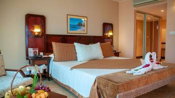 Suite | Een minibar, een kluis op de kamer, een bureau, gratis babybedden