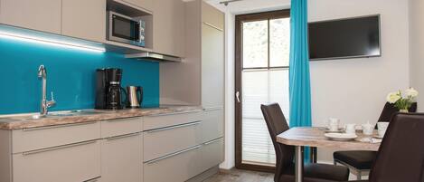 Fridge, stovetop, dishwasher, coffee/tea maker