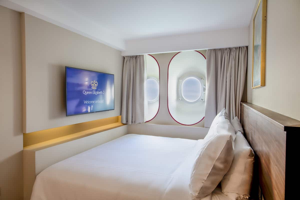 Hypo-allergenic bedding, in-room safe, desk, laptop workspace