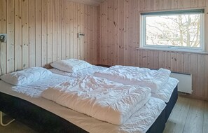 5 bedrooms, travel cot, free WiFi