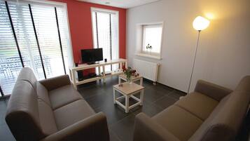 Een televisie en een dvd-speler