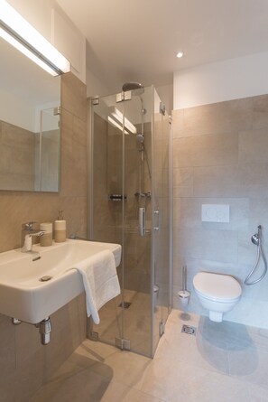 淋浴设施、吹风机