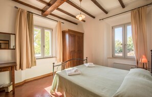 5 chambres, lit de bébé portatif