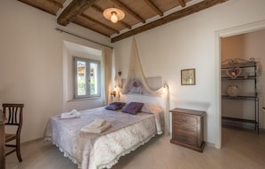 5 Schlafzimmer, Reisekinderbett