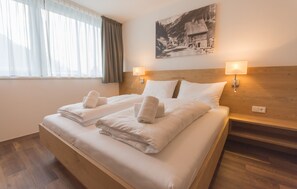 3 slaapkamers, een strijkplank/strijkijzer, gratis wifi, beddengoed