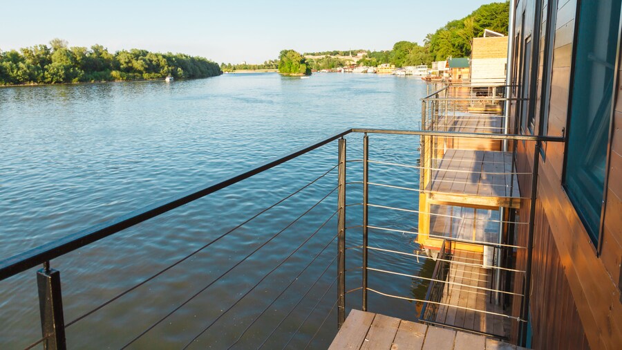 ArkaBarka Floating Hostel and Apartments