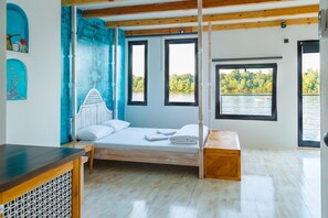 Suite estudio estándar, varias camas, balcón, vistas al río (Queen Studio) | Sistema de insonorización, wifi gratis, ropa de cama