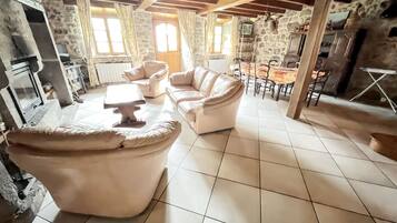 Televisión, chimenea