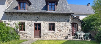 Homerez - Charming House in Lanobre with Garden