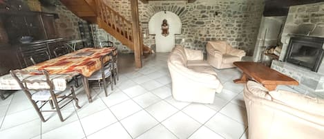 Télévision, cheminée