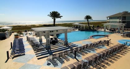 Knot 4 Sail -Beach Front- Ocean Views- Front Row - 2BD/2BA. Sleeps 6